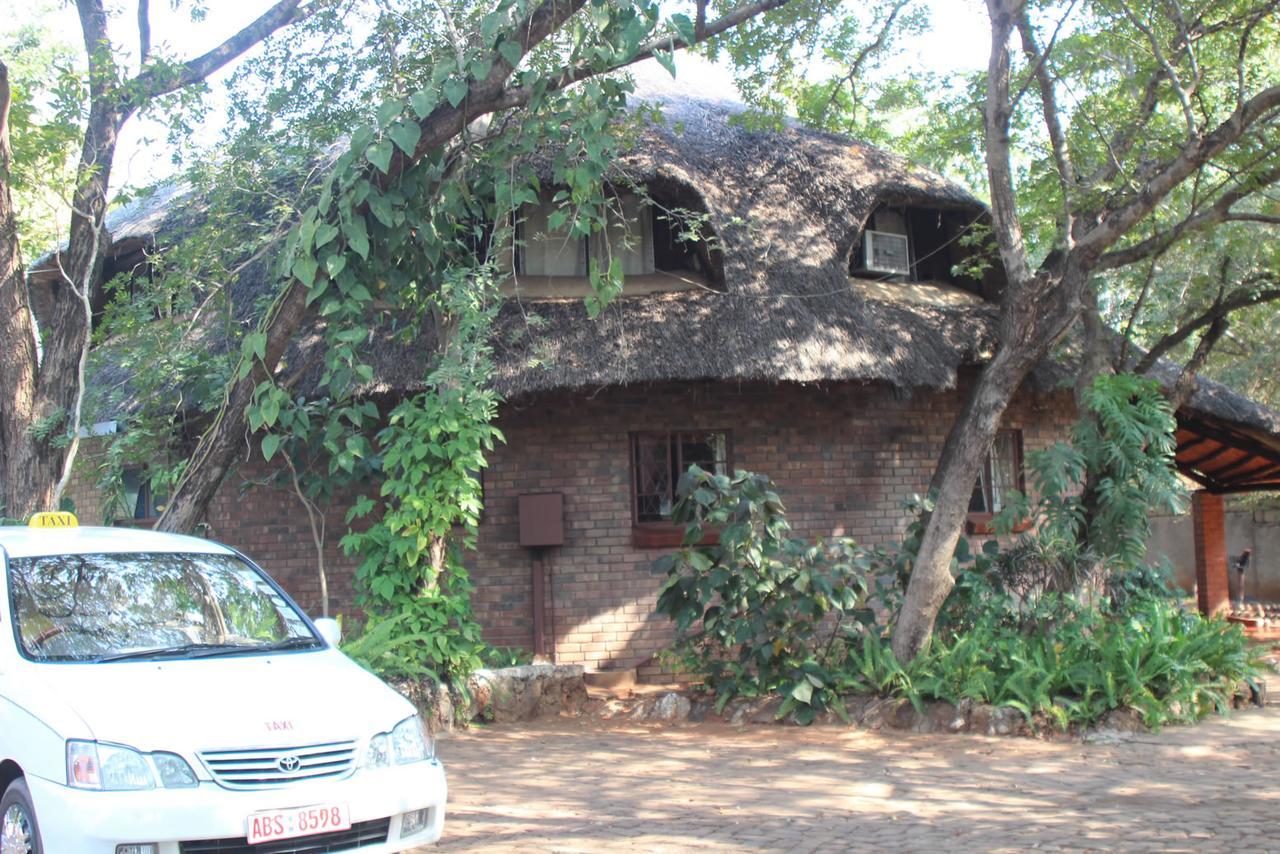 Mosi-Ua-Tunya Lodge Victoria Falls Esterno foto